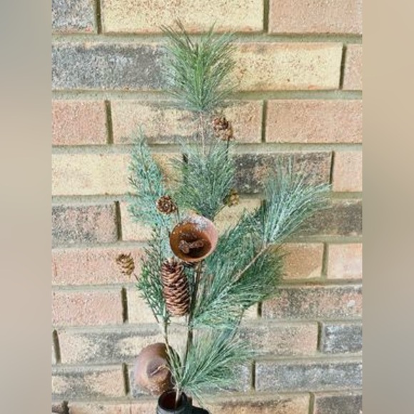 *Icy Pine & Rusty Bell Branch - Picture 9 of 10